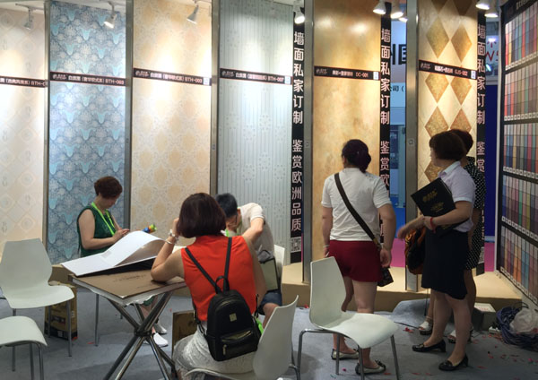 蒙太奇上海展會(huì)：現(xiàn)場(chǎng)訪客爆滿 加盟非?；鸨?></a> </div>
                        <div   id=